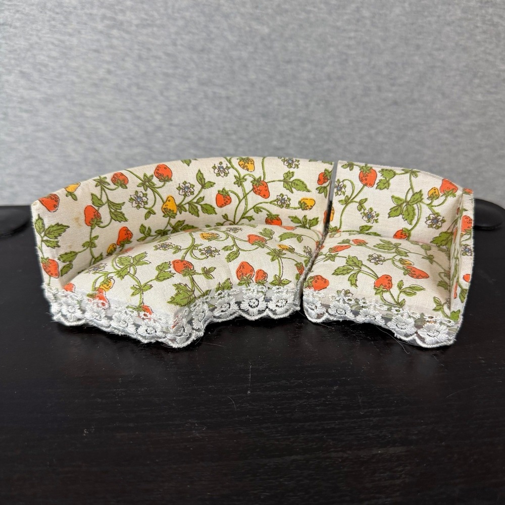Dollhouse Miniature 1:12 Upholstered Curved Sectional Sofa Set Strawberry (2)